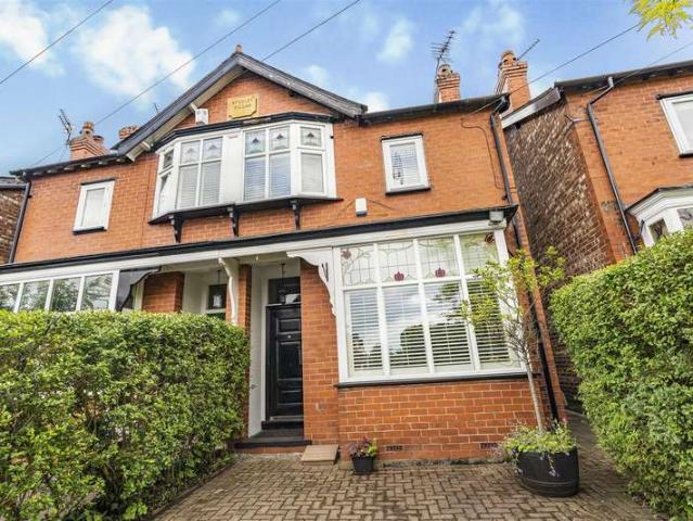 Property for rent in Kitt's Moss, Bramhall
