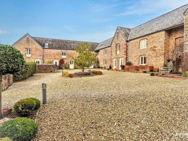 Property for sale in Broadsands