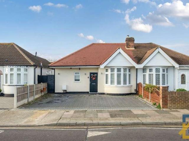 Property for sale in Hornchurch, Greater London