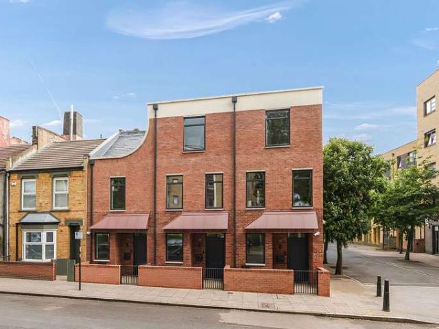 Property for sale in Bromley-by-Bow, Poplar Grove
