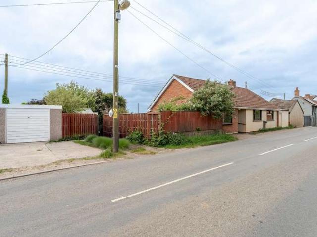 Property for sale in Westonzoyland, Somerset