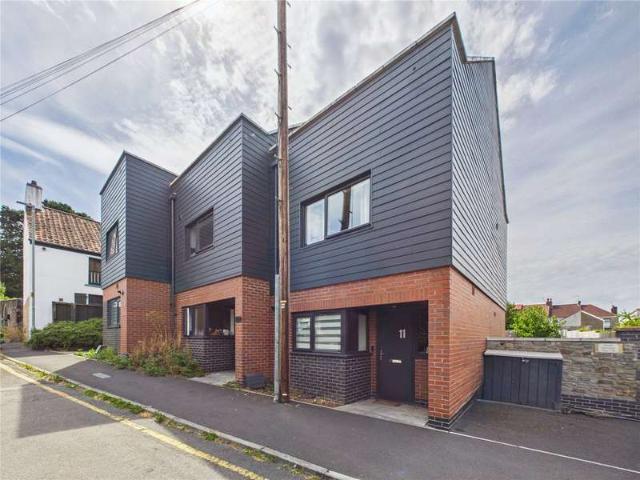 Property for sale in Kingswood