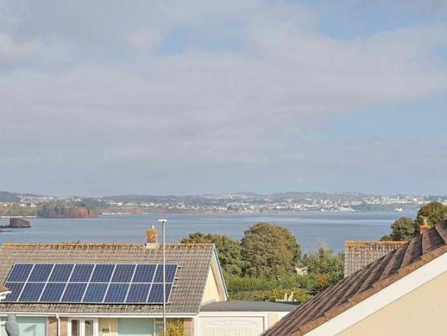 Property for sale in Broadsands