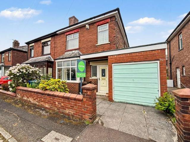 Property for sale in Chapel Field, Bury