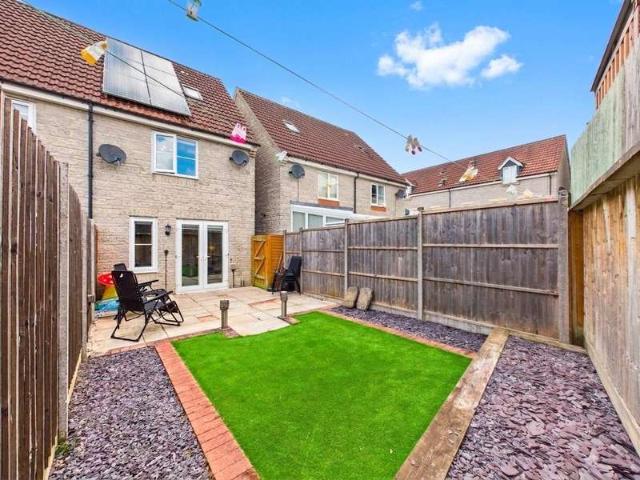 Property for sale in Kingswood