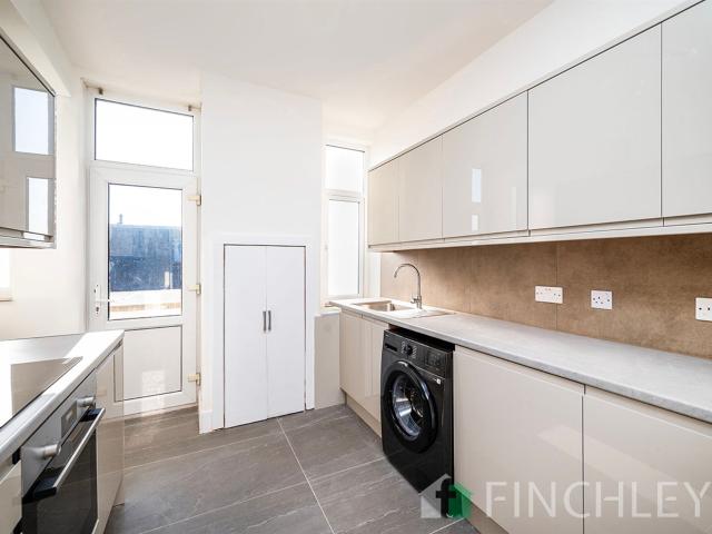 Apartment for rent in Temple Fortune, Greater London