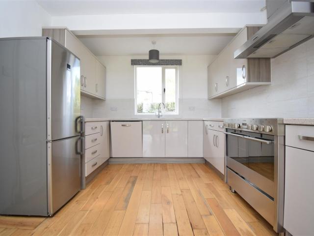 House for rent in Kirklees, Thornhill Lees