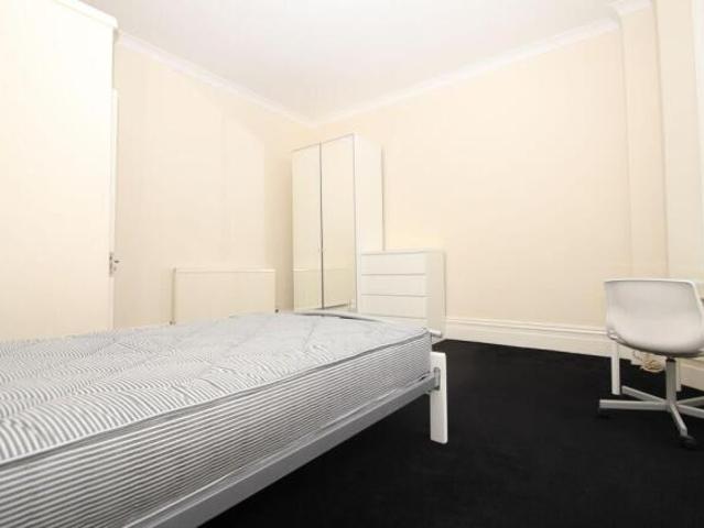 Property for rent in Holdenhurst, Bournemouth