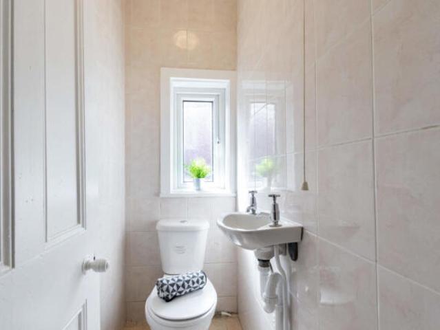 Property for rent in Cat Hill, England