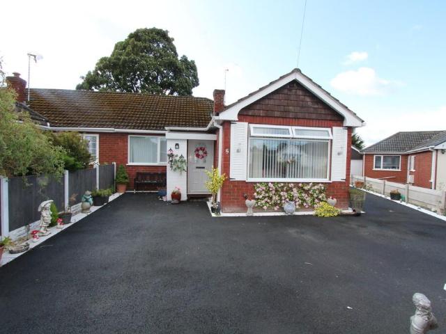 House for sale in Croes Eneurys, Wrexham