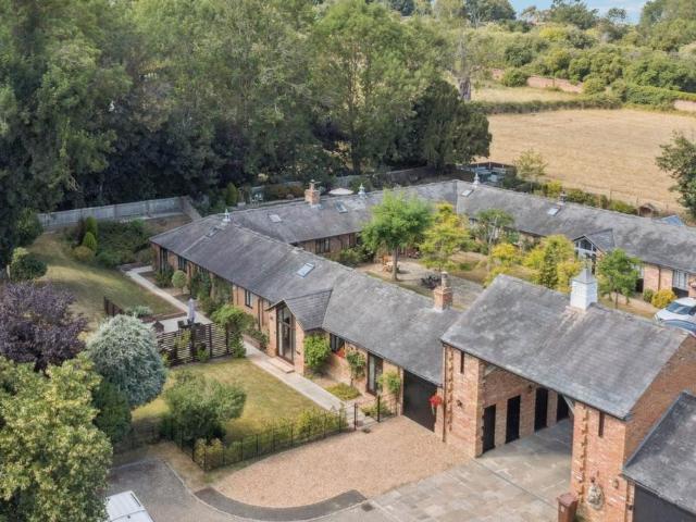 House for sale in Cheddington, Ledburn