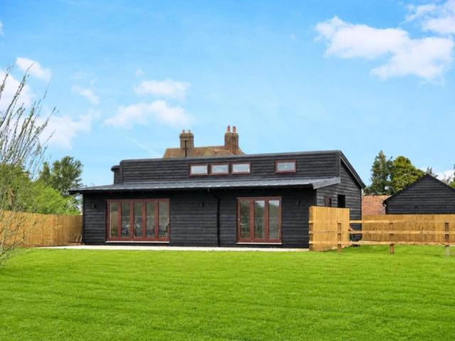 House for sale in Eaton Bray, Bedfordshire