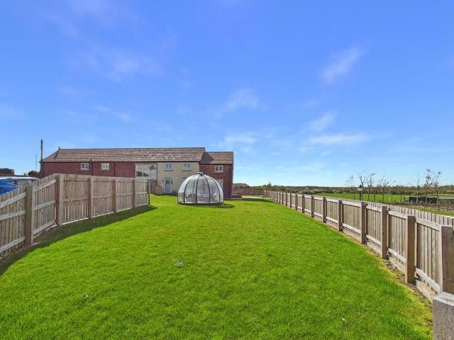 House for sale in Wintersett, West Yorkshire