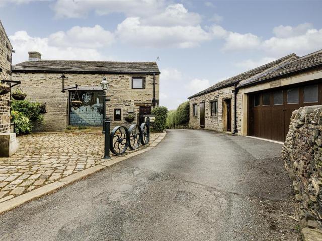 House for sale in Armitage Bridge, West Yorkshire