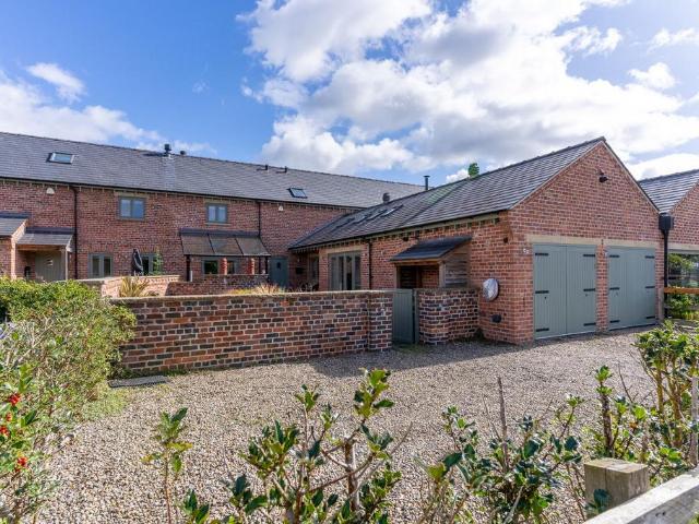 House for sale in Tabley Superior