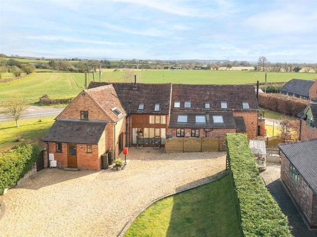 House for sale in Crookhill, Worcestershire