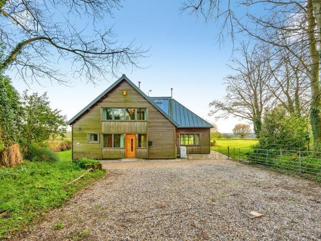 House for sale in Froggatt, East Midlands