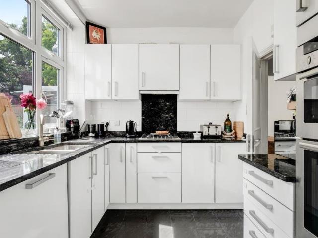 Apartment for rent in Golders Green, Greater London