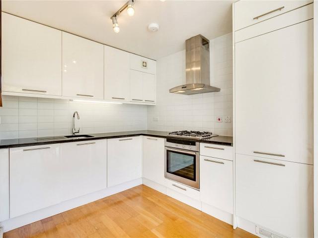Apartment for rent in Strand-on-the-Green, Greater London