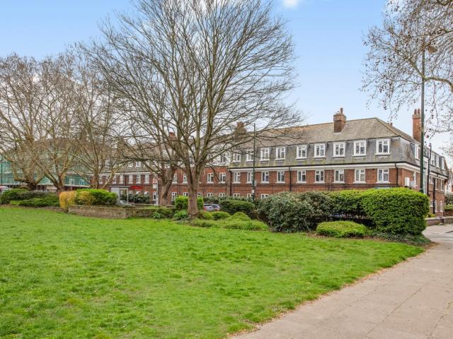 Apartment for rent in Mortlake, Greater London