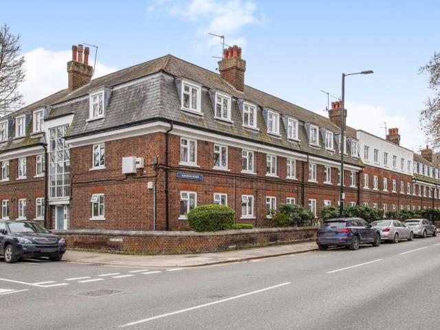 Apartment for rent in Mortlake, Greater London
