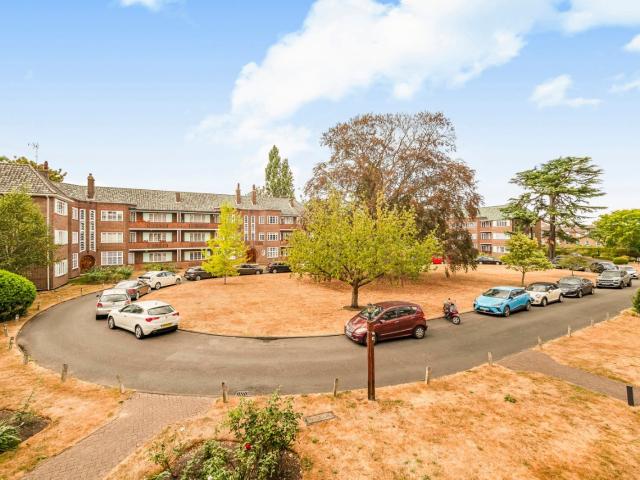 Apartment for rent in Roehampton, Greater London