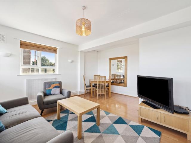Apartment for rent in Southfields, Greater London