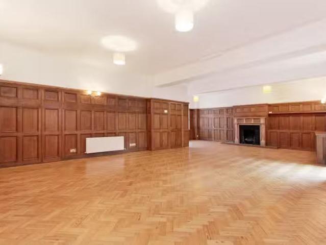 Apartment for rent in Roehampton, Greater London