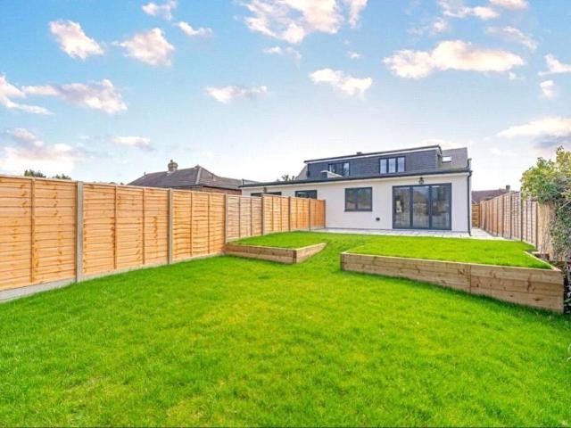House for rent in Pachesham Park, Surrey