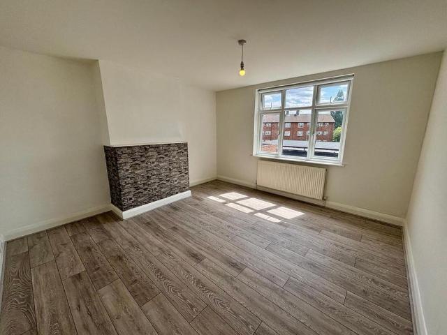 Apartment for rent in Clayhall, Greater London