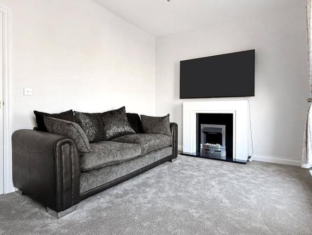 Townhouse for rent in Midway, Kent