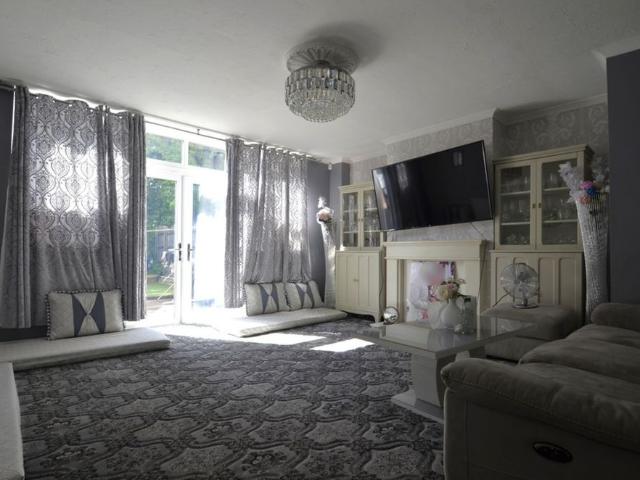 House for rent in Lower Halliford, Surrey
