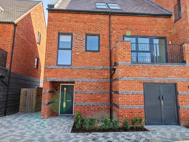 Apartment for rent in Ebbsfleet, Monks Orchard