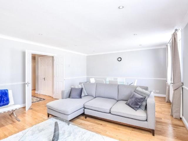 House for rent in Royal Borough of Kensington and Chelsea, Greater London