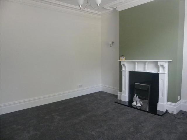 House for rent in Buersil Head, Burnedge