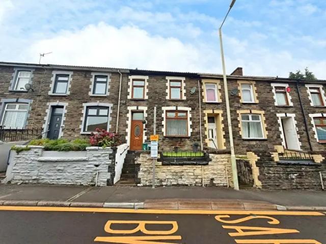 Apartment for rent in Pontygwaith, Wales