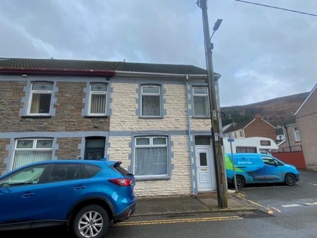 Apartment for rent in Victoria, Cwm