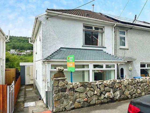 Apartment for rent in Blaenhonddan, Cilfrew