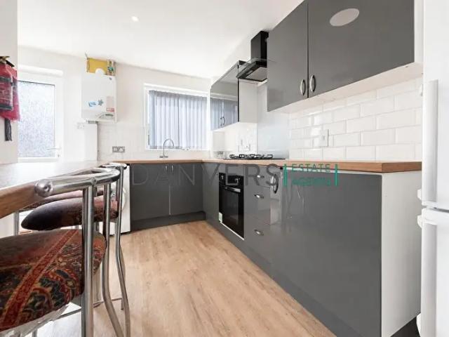 Apartment for rent in West End, Old Wharf
