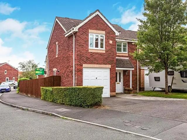 Apartment for rent in Blaenhonddan, Cilfrew