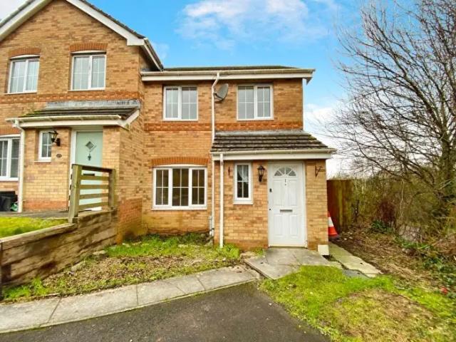 Apartment for rent in Laleston, Broadlands