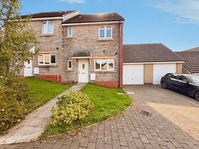 Apartment for rent in Parc Derwen, Coity