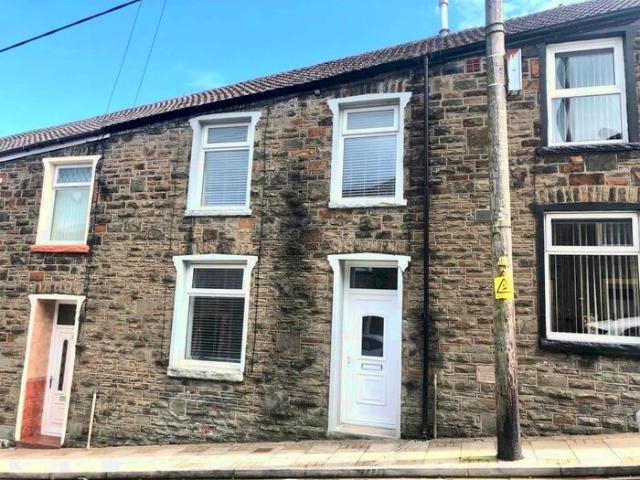 Apartment for rent in Miskin, Wales