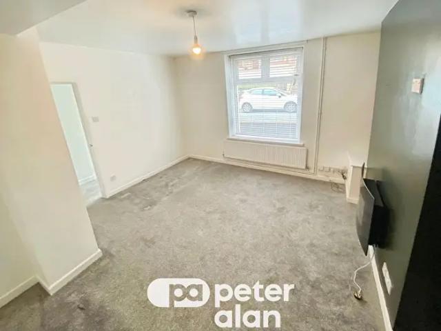 Apartment for rent in Penrhiwceiber, Miskin