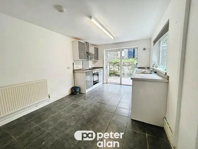 Apartment for rent in Maesteg, Caerau