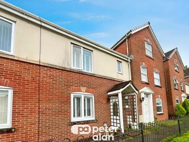 Apartment for rent in Bryncae, Wales
