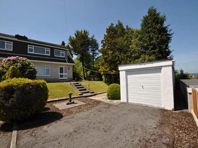 Apartment for rent in Cwmffrwd, Wales