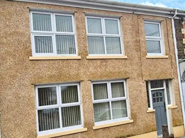 Apartment for rent in Crynant