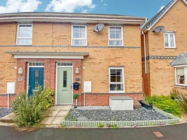 Apartment for rent in Caerhendy, Cwmafan