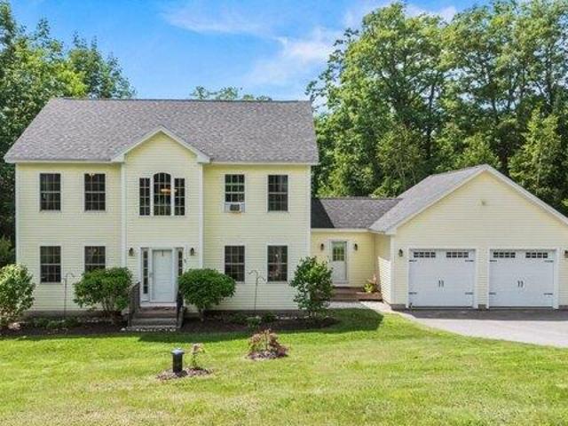 House for sale in Raymond, Maine